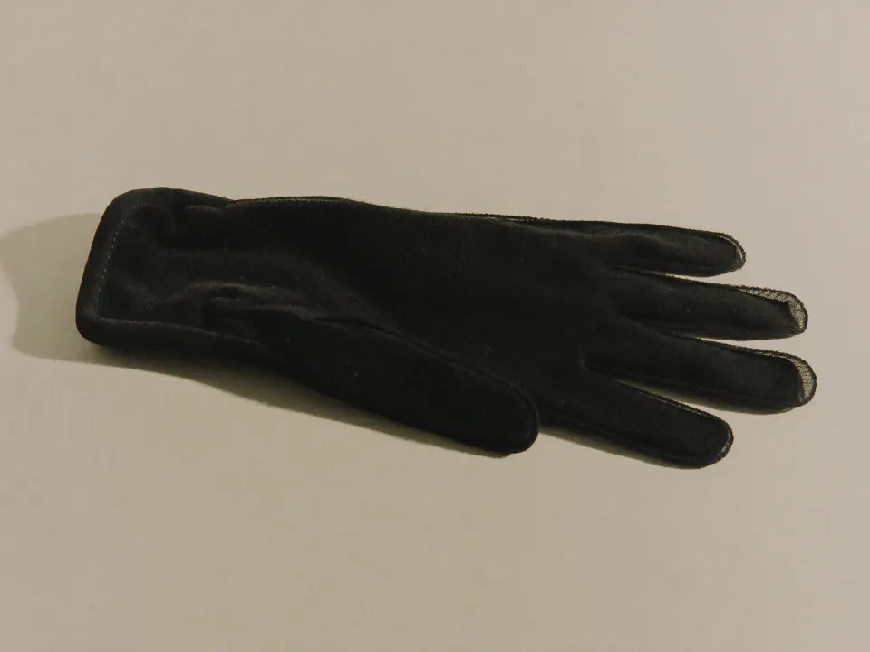A thin fleece glove liner